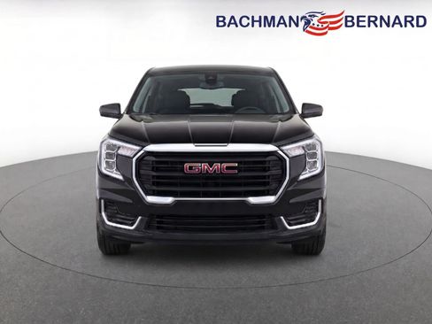 Used 2024 GMC Terrain SLE AWD/4WD image 2