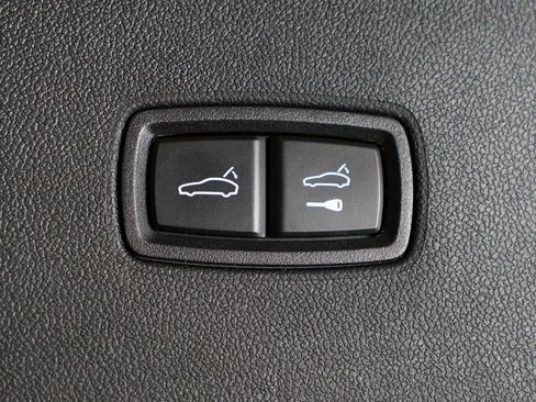 Certified 2024 Porsche Cayenne AWD/4WD image 38