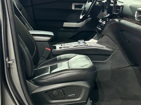 Used 2022 Ford Explorer Limited w/ Equipment Group 301A AWD/4WD image 64