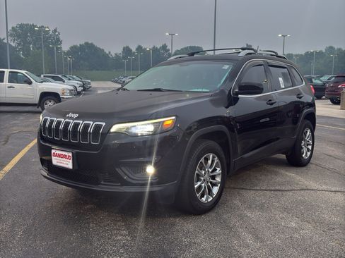 Used 2019 Jeep Cherokee Latitude Plus w/ Cold Weather Group AWD/4WD image 2