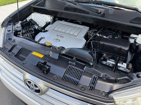 Used 2012 Toyota Highlander FWD w/ Tech Pkg image 37