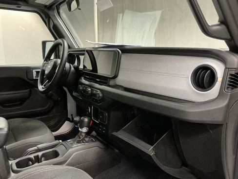Used 2024 Jeep Gladiator Sport AWD/4WD image 33