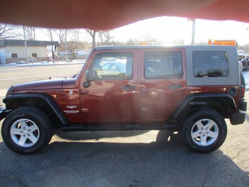Used 2008 Jeep Wrangler Unlimited Sahara w/ Dual Top Group AWD/4WD image 4