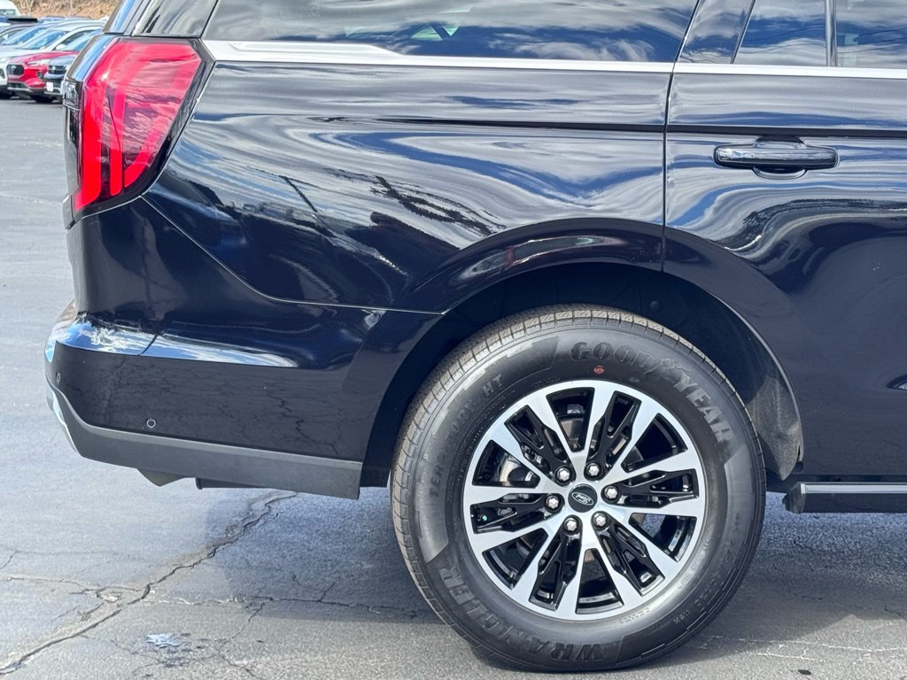 Used 2025 Ford Expedition Platinum AWD/4WD image 46