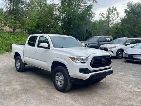 Used 2023 Toyota Tacoma SR AWD/4WD image 11