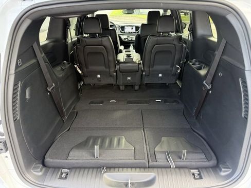 New 2026 Chrysler Pacifica Select image 10