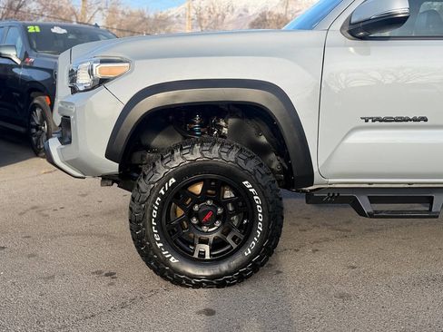 Used 2019 Toyota Tacoma TRD Off-Road image 90