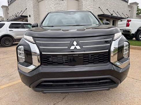 New 2026 Mitsubishi Outlander ES AWD/4WD image 2