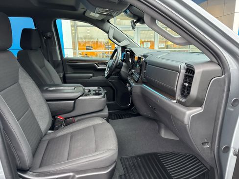 Used 2024 Chevrolet Silverado 1500 LT image 4