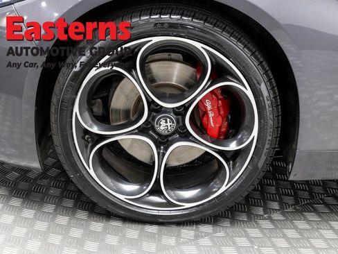 Used 2024 Alfa Romeo Giulia Veloce AWD/4WD image 31