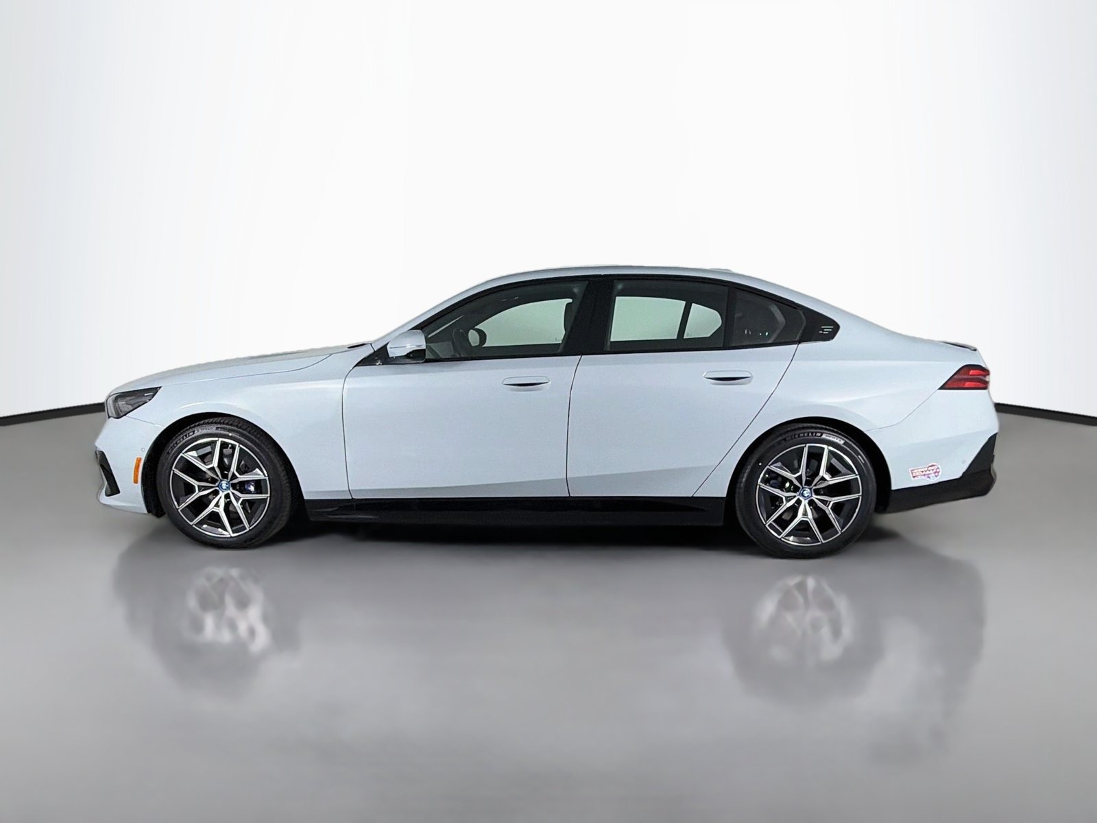 Certified 2024 BMW i5 eDrive40i w/ M Sport Package RWD image 4