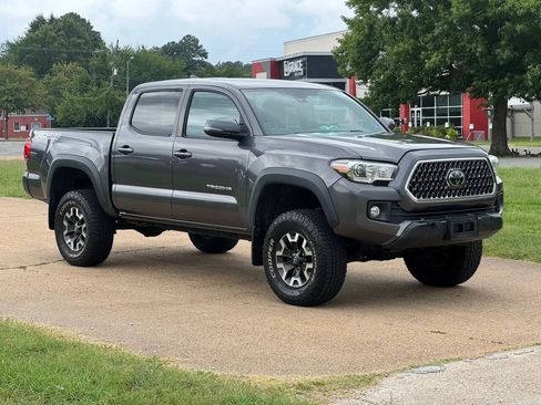 Used 2019 Toyota Tacoma TRD Off-Road w/ TRD Premium Off Road Package AWD/4WD image 7