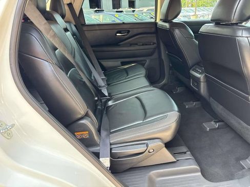 Used 2022 Nissan Pathfinder SL w/ SL Black Package AWD/4WD image 21