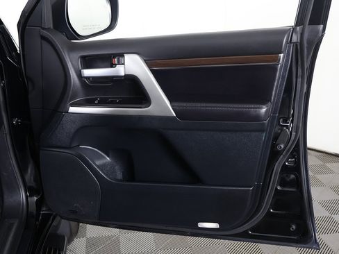 Used 2020 Toyota Land Cruiser image 29