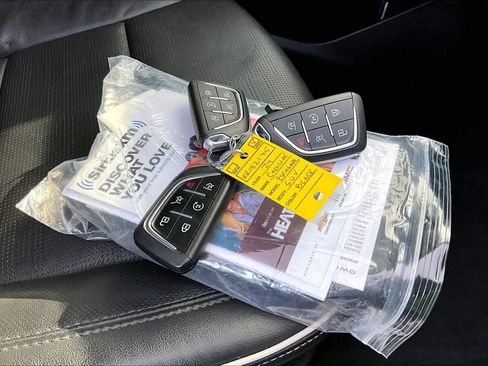 Used 2024 Cadillac Escalade Premium Luxury w/ Performance Package image 15