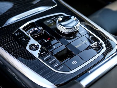 New 2026 BMW X7 M60i image 15