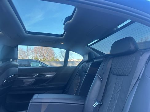 Used 2022 BMW 740i xDrive w/ Premium Package image 11