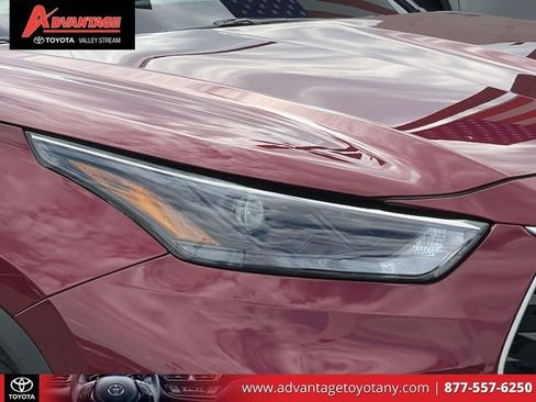 Certified 2024 Toyota Highlander XLE AWD/4WD image 11