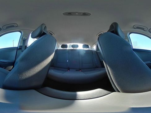 Used 2025 Kia K4 LXS image 41