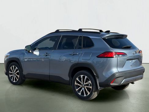 Used 2025 Toyota Corolla Cross XLE w/ Convenience Package image 4