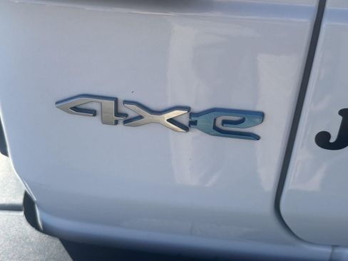 Used 2024 Jeep Wrangler Sahara image 9