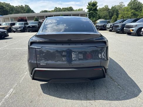 Used 2026 Tesla Model Y 2WD image 4