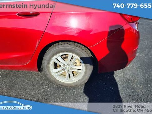 Used 2018 Chevrolet Cruze LT w/ Convenience Package FWD image 20