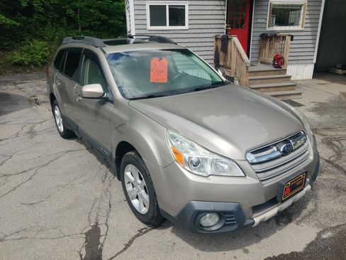 Used 2014 Subaru Outback 2.5i Limited w/ Moonroof Package AWD/4WD image 8