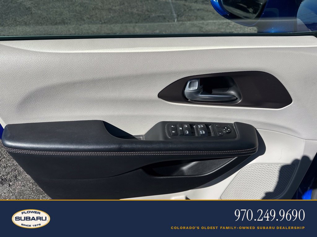 Used 2019 Chrysler Pacifica Touring-L w/ Advanced Safetytec Group FWD image 25