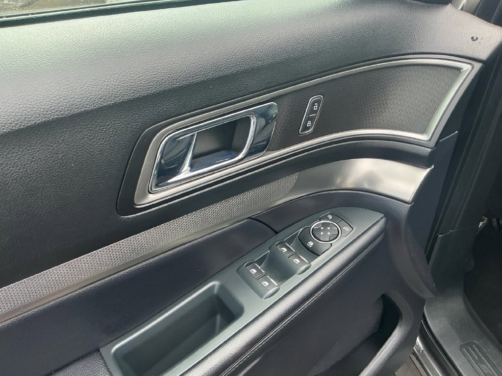 Used 2019 Ford Explorer XLT FWD image 16
