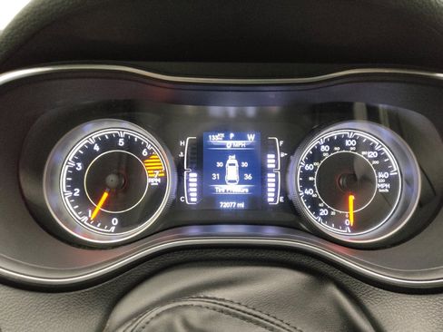 Used 2021 Jeep Cherokee Latitude Plus FWD image 23