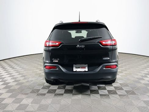 Used 2016 Jeep Cherokee Latitude w/ Cold Weather Group image 9