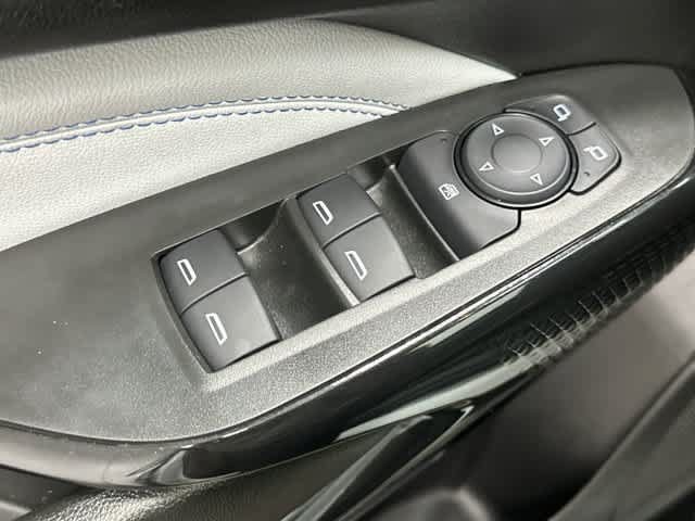 Used 2025 Chevrolet Trax LT w/ LT Convenience Package FWD image 20
