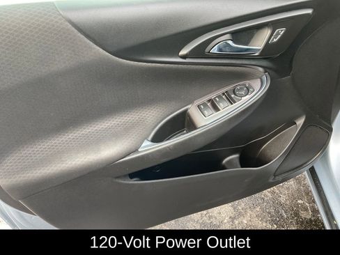 Used 2017 Chevrolet Malibu LT image 13