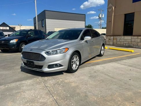 Used 2014 Ford Fusion SE w/ Equipment Group 202A FWD image 4