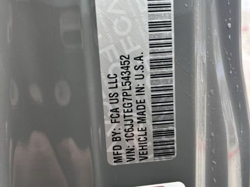 Used 2023 Jeep Gladiator Mojave w/ Cold Weather Group image 14