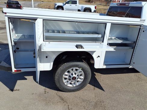 New 2026 GMC Sierra 2500 Pro w/ Convenience Package image 3