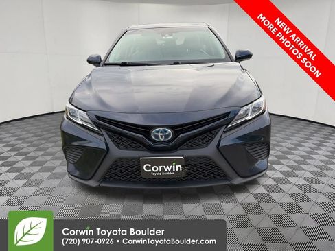Used 2018 Toyota Camry SE w/ Audio Package FWD image 2