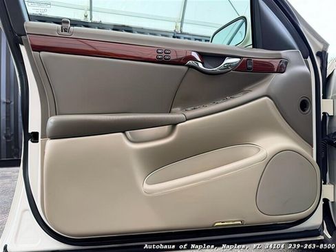 Used 2001 Cadillac De Ville w/ Comfort/Convenience Pkg image 20