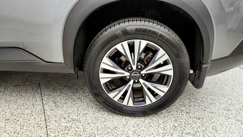 Used 2023 Nissan Rogue SV FWD image 9