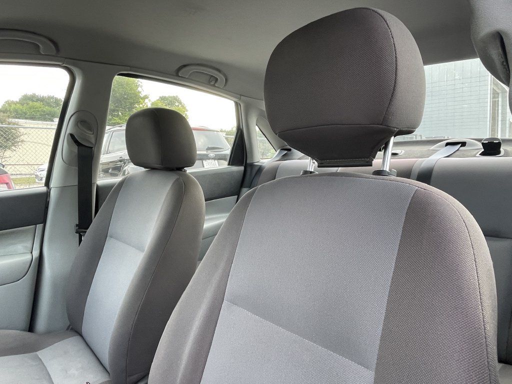Used 2007 Ford Focus ZX4 Sedan FWD image 9
