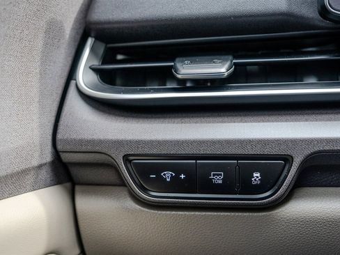 Used 2025 Kia Carnival EX FWD image 18