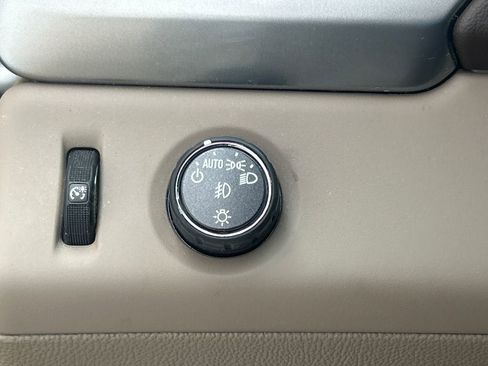 Used 2017 Chevrolet Suburban LT w/ Luxury Package image 23