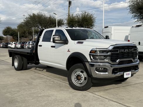New 2026 RAM 5500 Tradesman w/ Chrome Appearance Group image 2