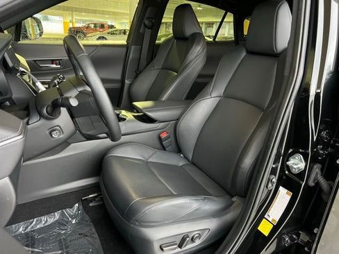 Certified 2024 Toyota Venza XLE image 16