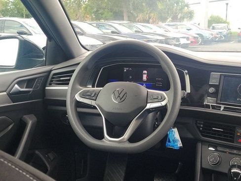 Used 2022 Volkswagen Jetta Sport FWD image 3