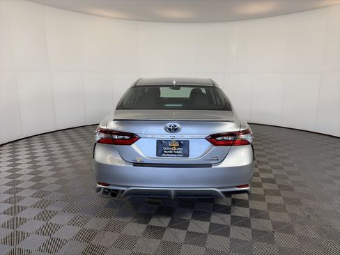Used 2021 Toyota Camry SE image 9
