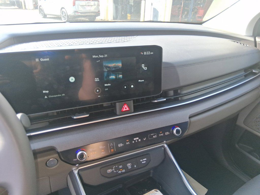 Used 2026 Kia Carnival EX FWD image 13