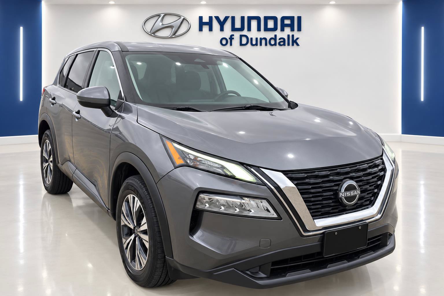 Used 2022 Nissan Rogue SV FWD image 1