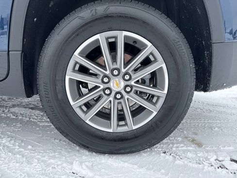 Used 2023 Chevrolet Traverse LT image 9